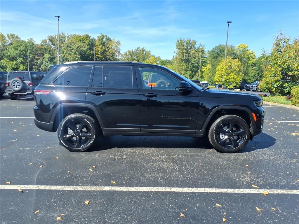 2025 Jeep Grand Cherokee Altitude X photo 2