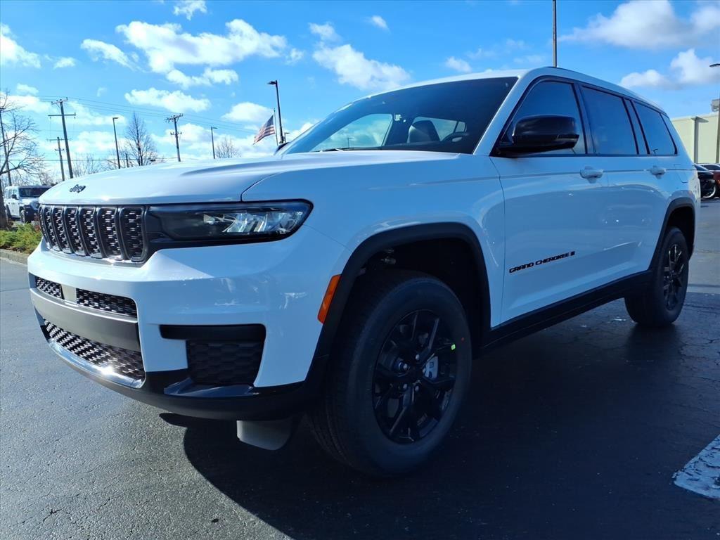 2025 Jeep Grand Cherokee Altitude X photo 3