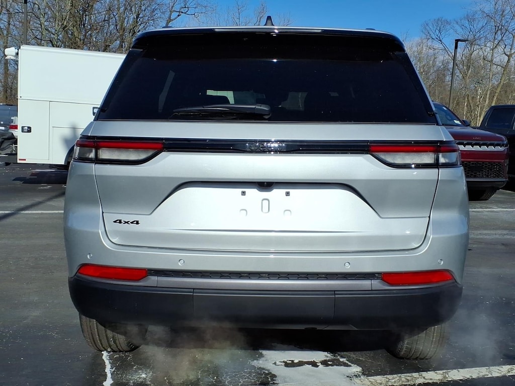 New 2026 Jeep Grand Cherokee Laredo Altitude Sport Utility