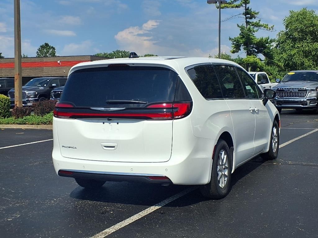 New 2026 Chrysler Pacifica Select Passenger Van