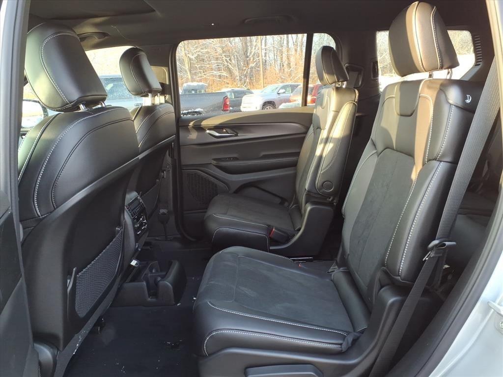 2025 Jeep Grand Cherokee L Altitude - Photo 13
