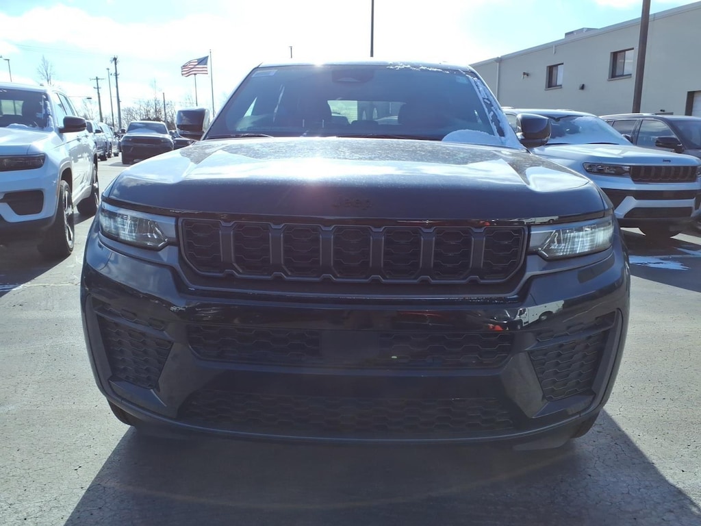 New 2026 Jeep Grand Cherokee Laredo Altitude Sport Utility