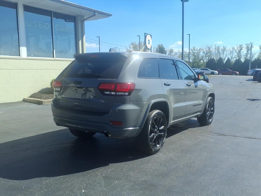 2021 Jeep Grand Cherokee Laredo X photo 2
