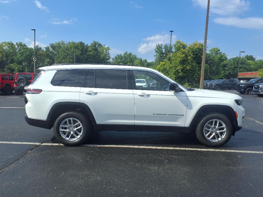 2025 Jeep Grand Cherokee Laredo X photo 2