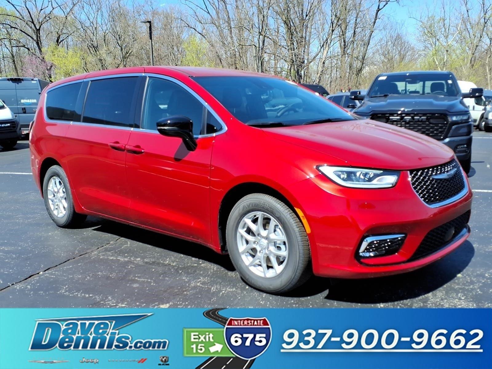 2026 Chrysler Pacifica Select's photo