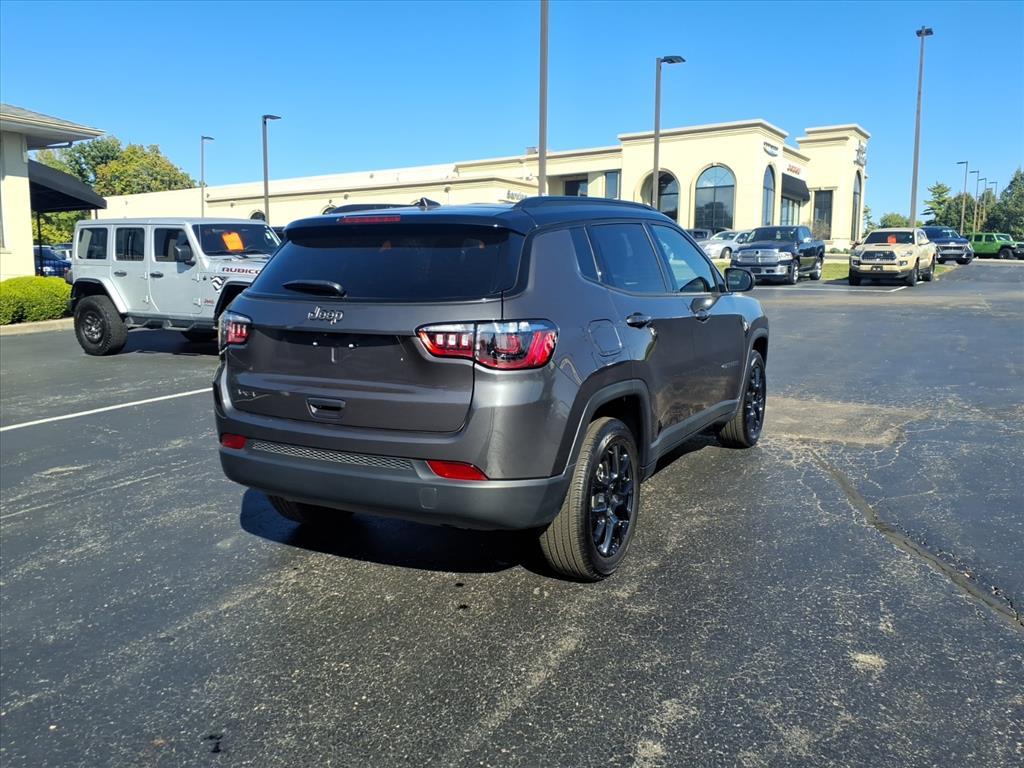 2024 Jeep Compass North Edition Latitude photo 3