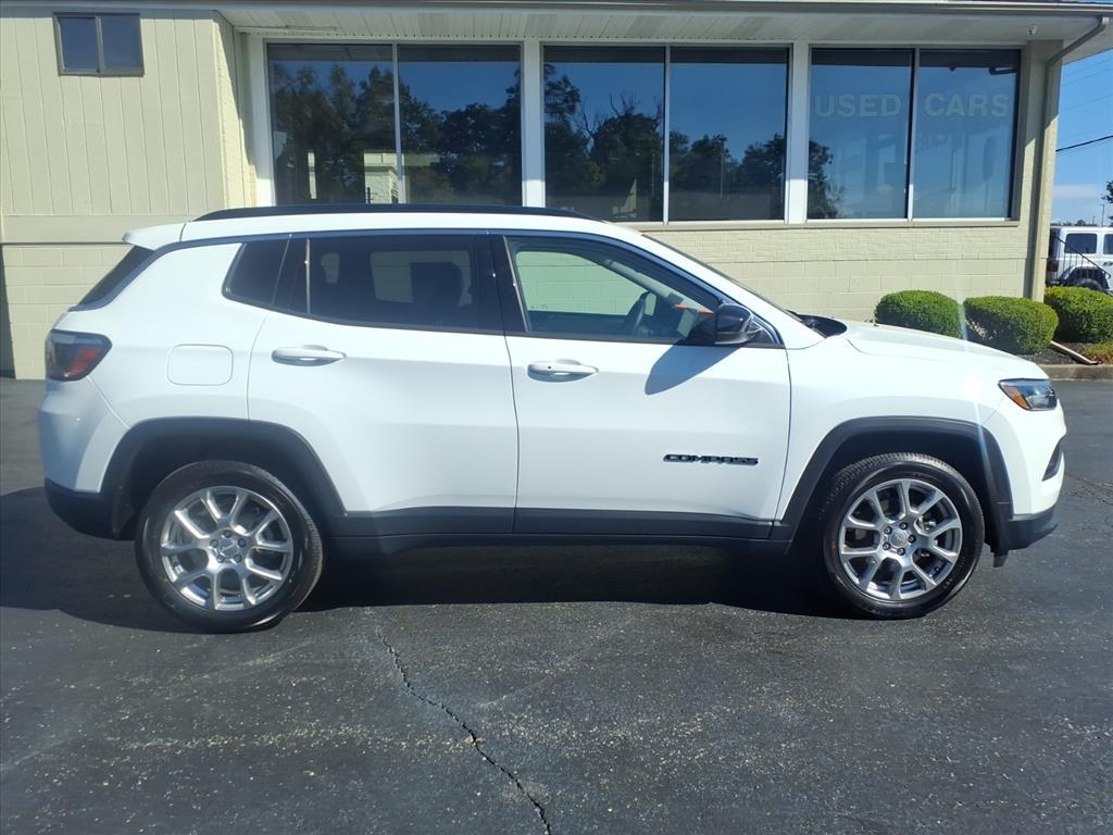 2022 Jeep Compass Latitude Lux Altitude photo 2