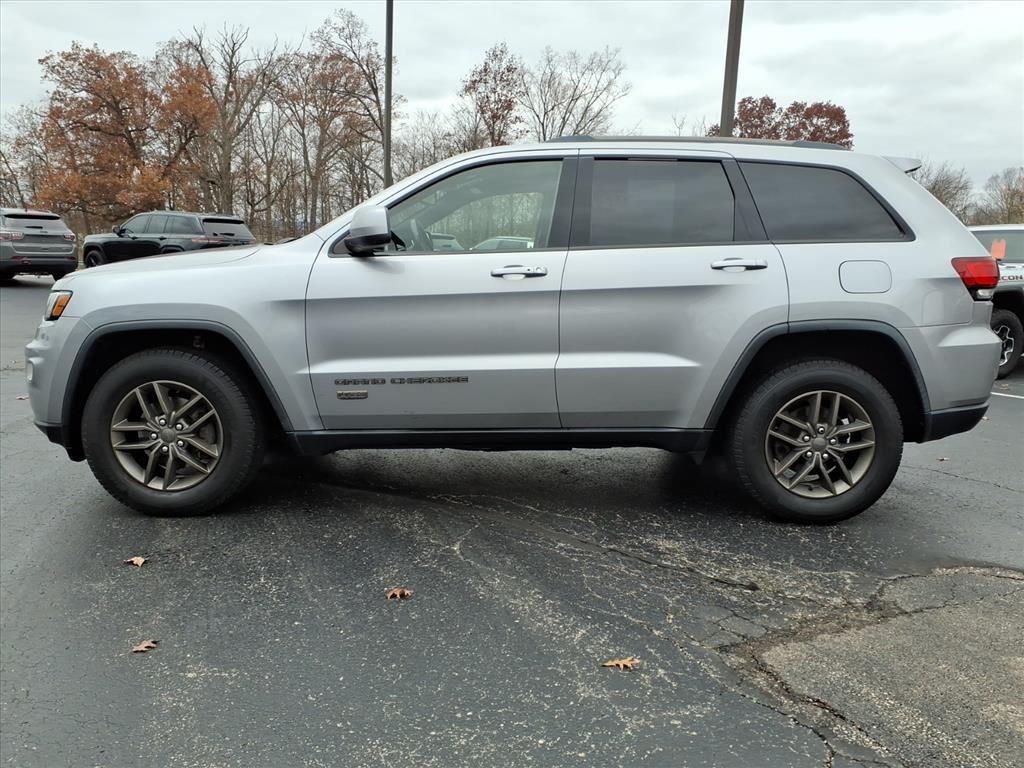 2016 Jeep Grand Cherokee Laredo photo 2