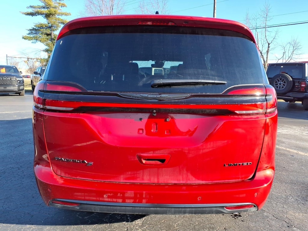New 2026 Chrysler Pacifica Limited Passenger Van