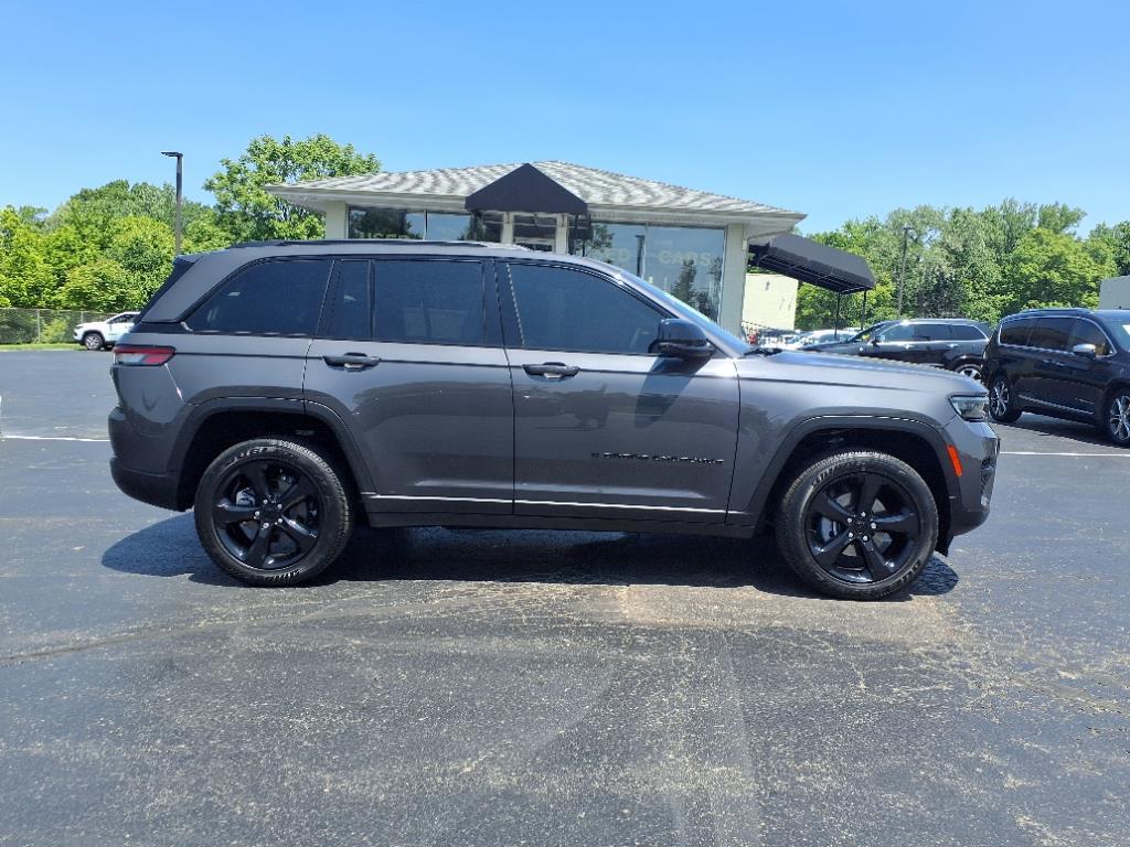 Used 2023 Jeep Grand Cherokee Altitude with VIN 1C4RJHAG6PC621931 for sale in Dayton, OH