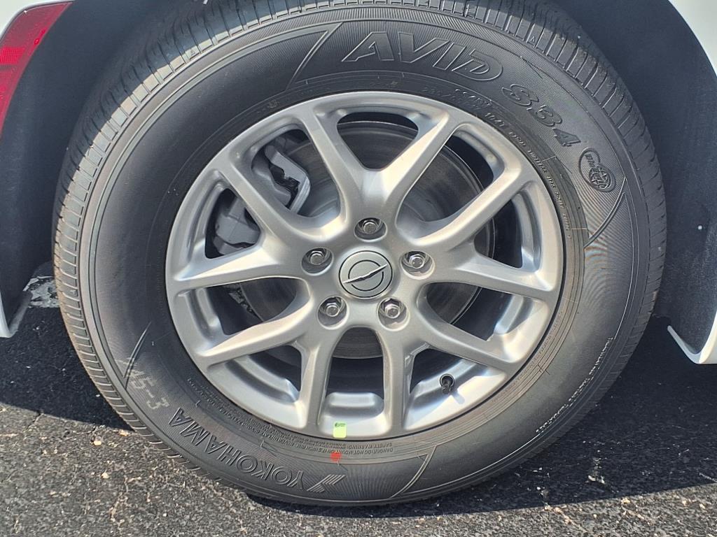 2026 Chrysler Pacifica photo 4