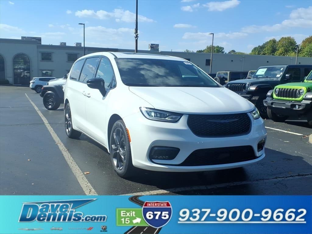 New 2026 Chrysler Pacifica Select Passenger Van