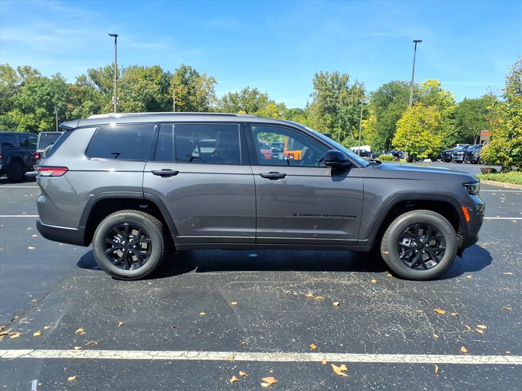 2025 Jeep Grand Cherokee Altitude X photo 2