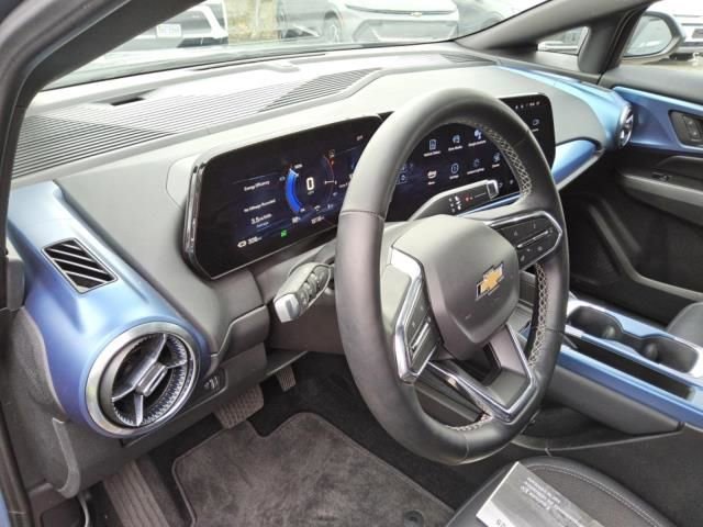 2025 Chevrolet Equinox EV 1LT photo 3