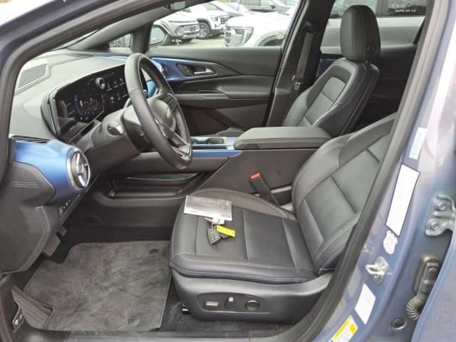 2025 Chevrolet Equinox EV 1LT photo 2