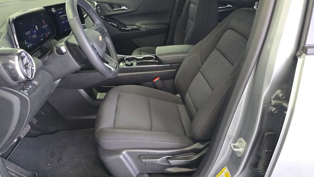 2026 Chevrolet Equinox LT photo 4