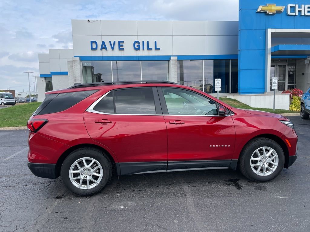 2024 Chevrolet Equinox LT photo 2