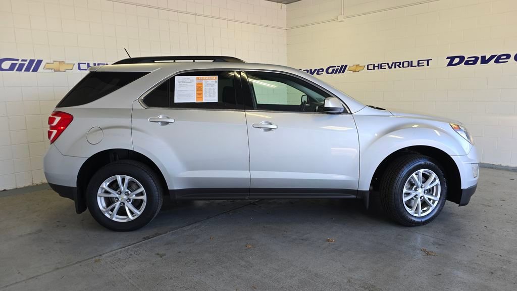2017 Chevrolet Equinox LT photo 3