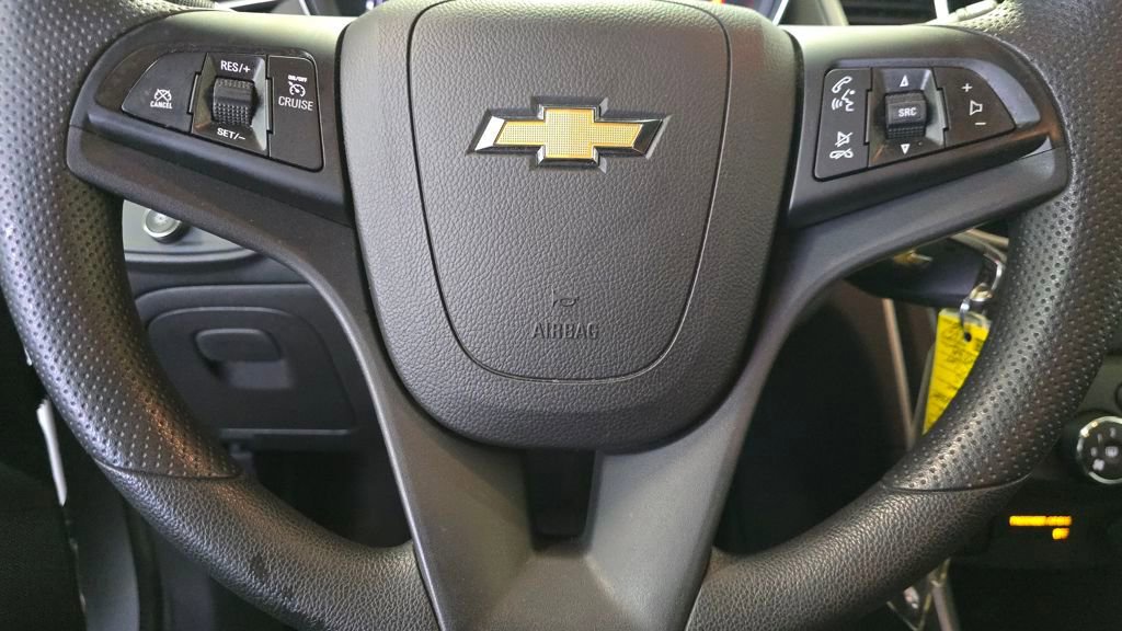 2022 Chevrolet Trax LS photo 2