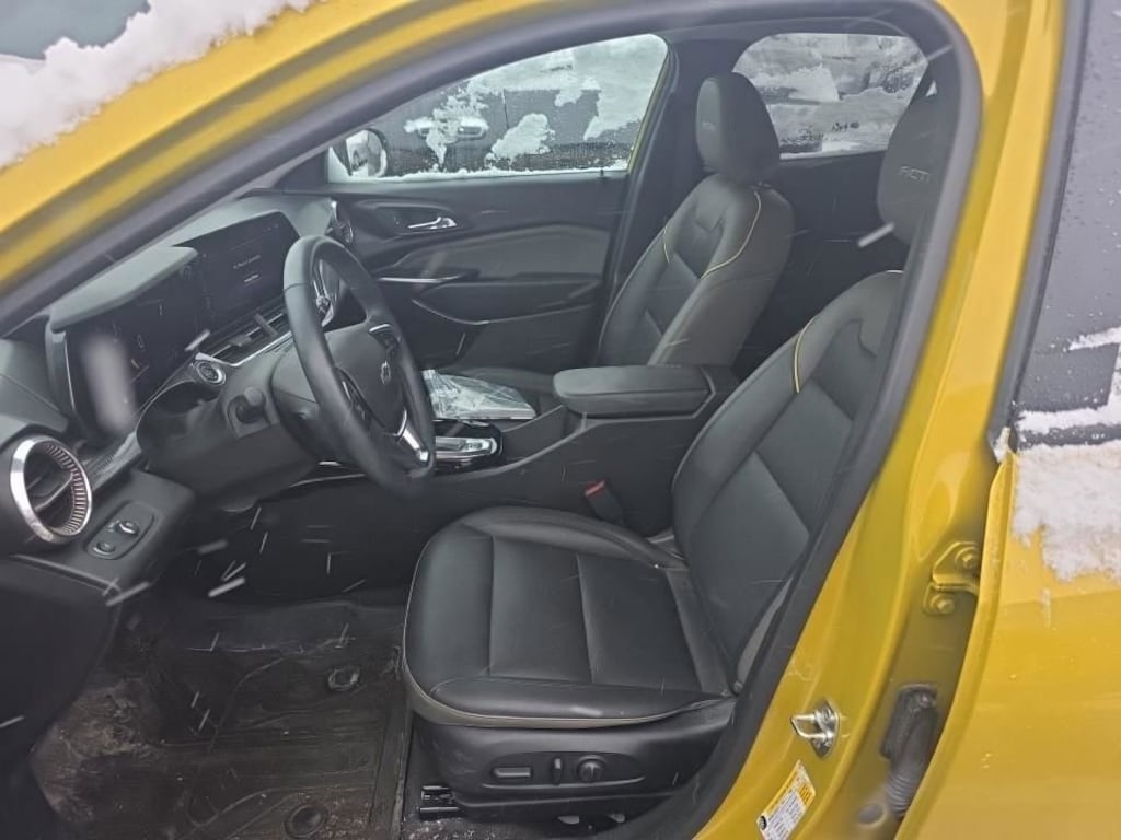 Used 2025 Chevrolet Trax Activ SUV