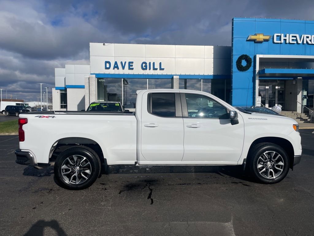 2023 Chevrolet Silverado 1500 LT photo 2