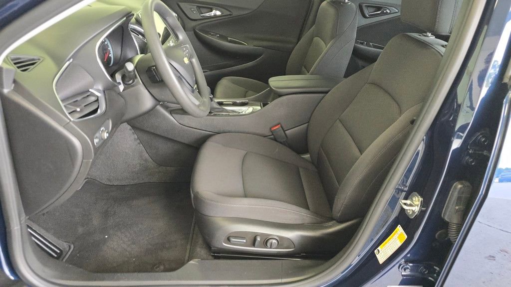 2021 Chevrolet Malibu 1LT photo 2