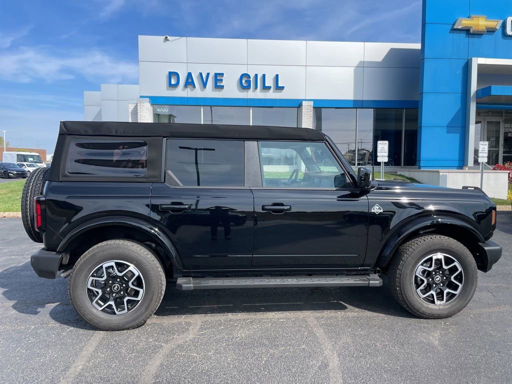 2024 Ford Bronco Outer Banks photo 2
