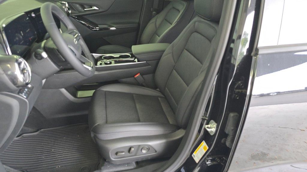 2026 Chevrolet Equinox LT photo 2