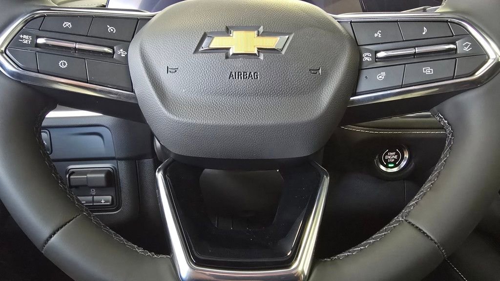 2025 Chevrolet Suburban Premier photo 2