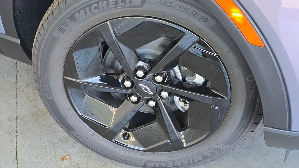 2026 Chevrolet Equinox EV 1LT photo 2