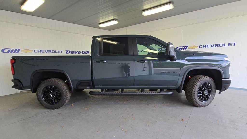 2026 Chevrolet Silverado 2500HD LT photo 3