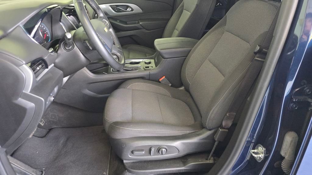 2023 Chevrolet Traverse Cloth photo 2