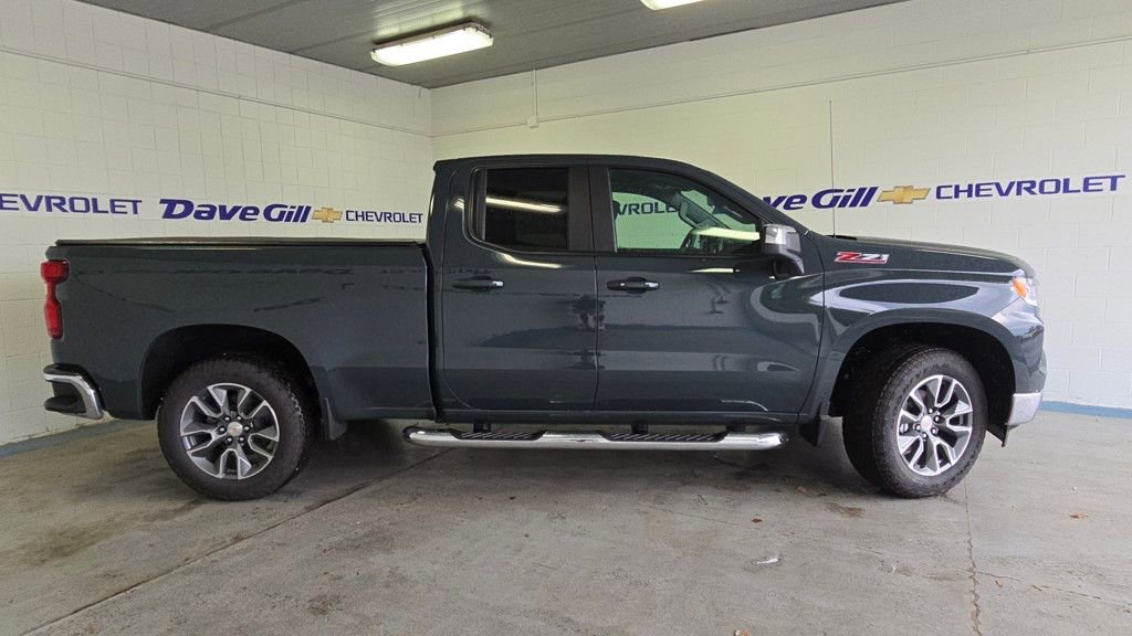 2026 Chevrolet Silverado 1500 LT photo 3