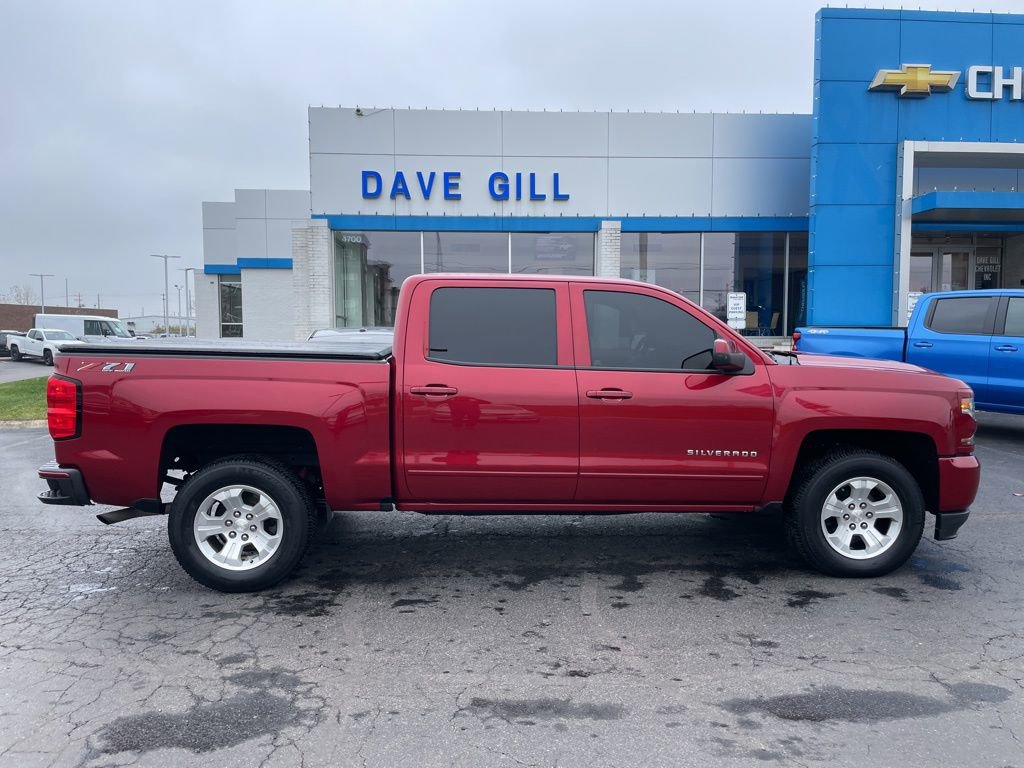 2018 Chevrolet Silverado 1500 LT photo 2