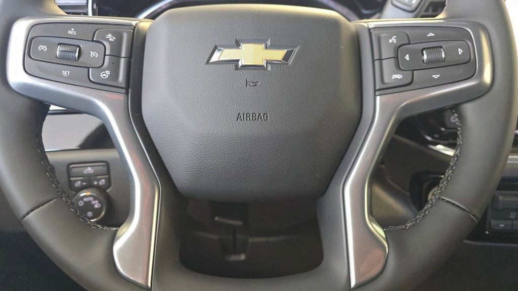 2025 Chevrolet Silverado 1500 LT photo 2