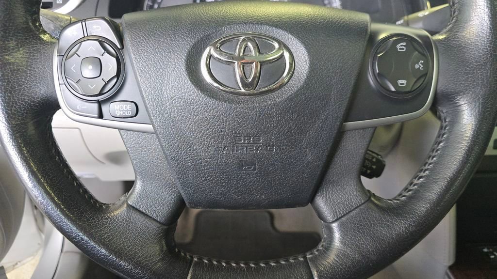 2013 Toyota Camry XLE photo 2