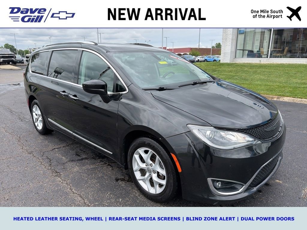 2017 Chrysler Pacifica Touring-L Plus's photo