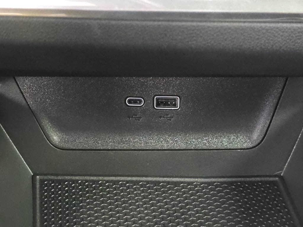 2027 Chevrolet Equinox LT - Photo 9