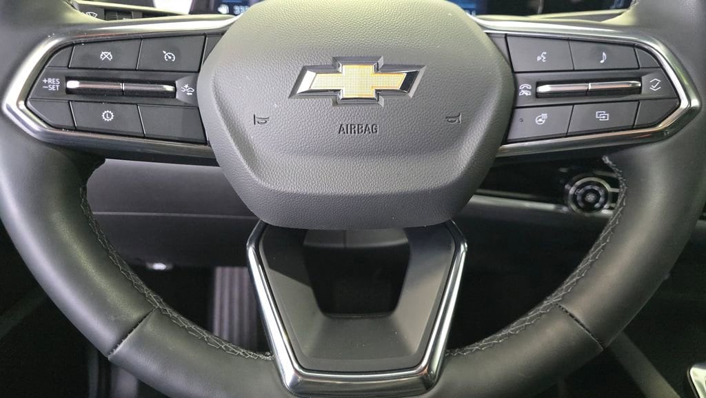 2026 Chevrolet Equinox LT photo 2