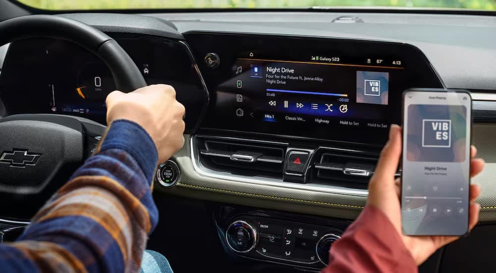 A close-up of the gray dash is shown in a 2025 Chevy Trailblazer.