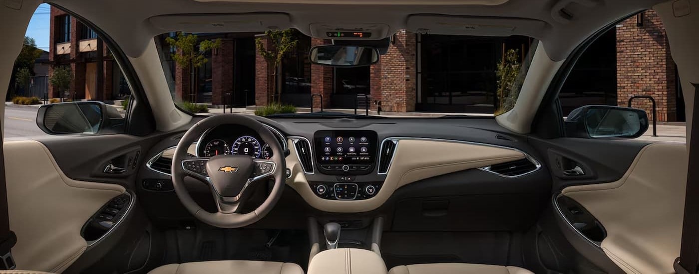 The black and tan interior and dash in a 2025 Chevy Malibu is shown.