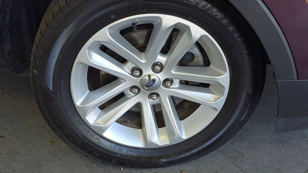 2011 Ford Explorer XLT photo 2