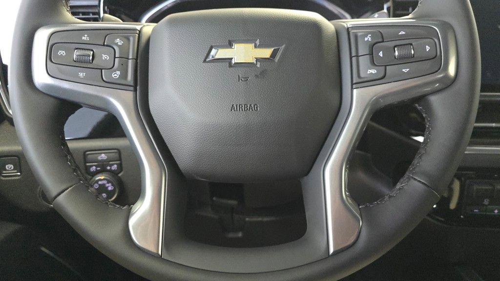 2026 Chevrolet Silverado 1500 LT photo 2