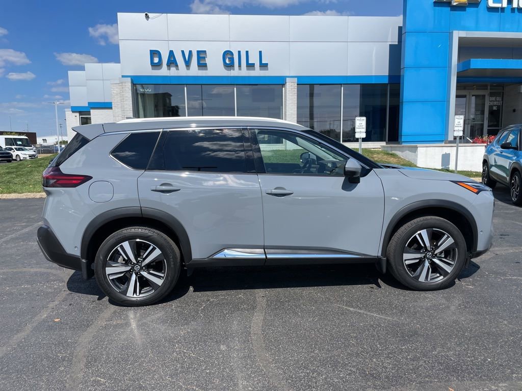 2021 Nissan Rogue Platinum photo 2