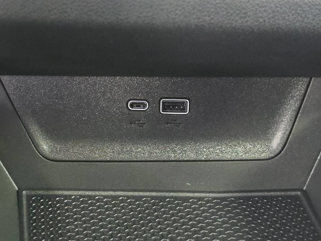 2027 Chevrolet Equinox LT - Photo 9