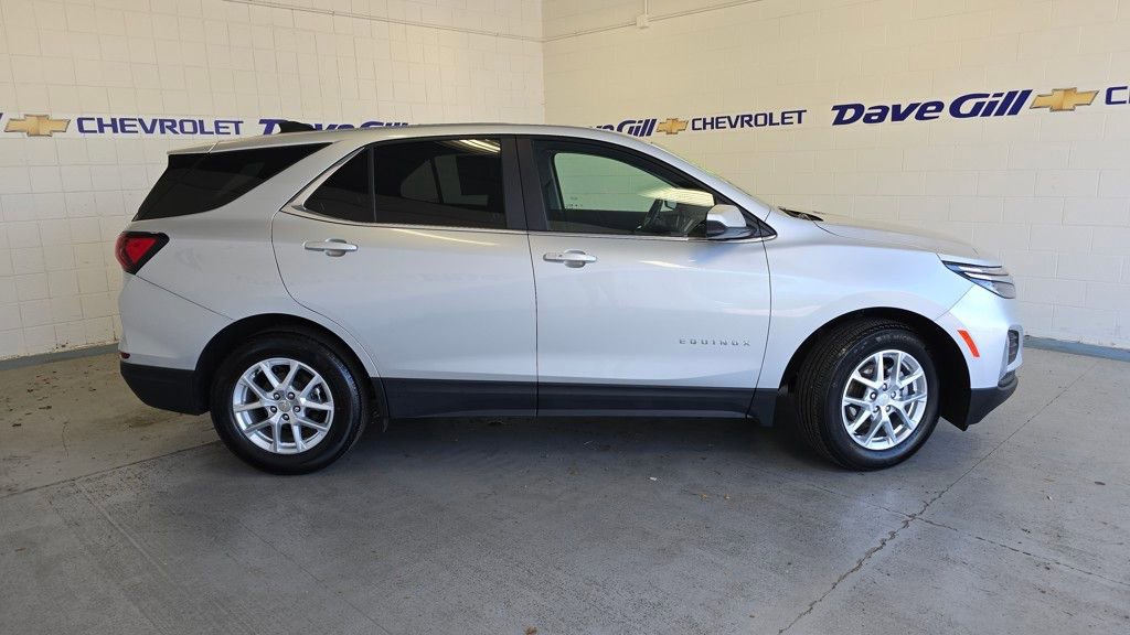 2022 Chevrolet Equinox LT photo 3