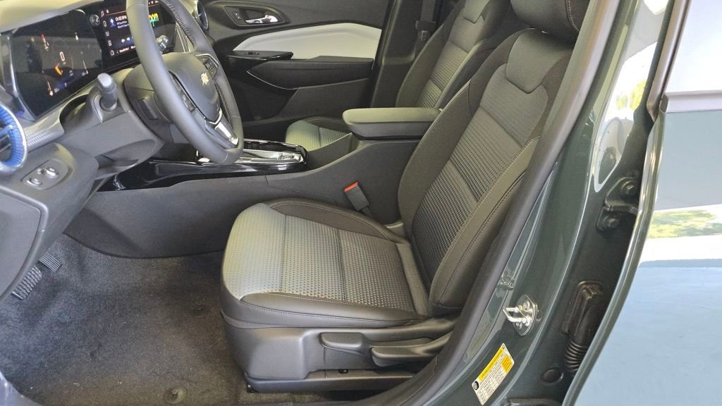 New 2025 Chevrolet Trax LT SUV