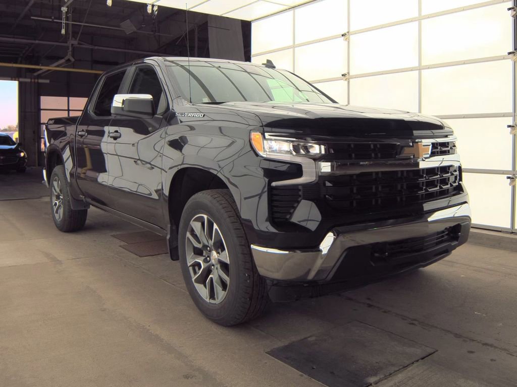 2022 Chevrolet Silverado 1500 LT photo 2