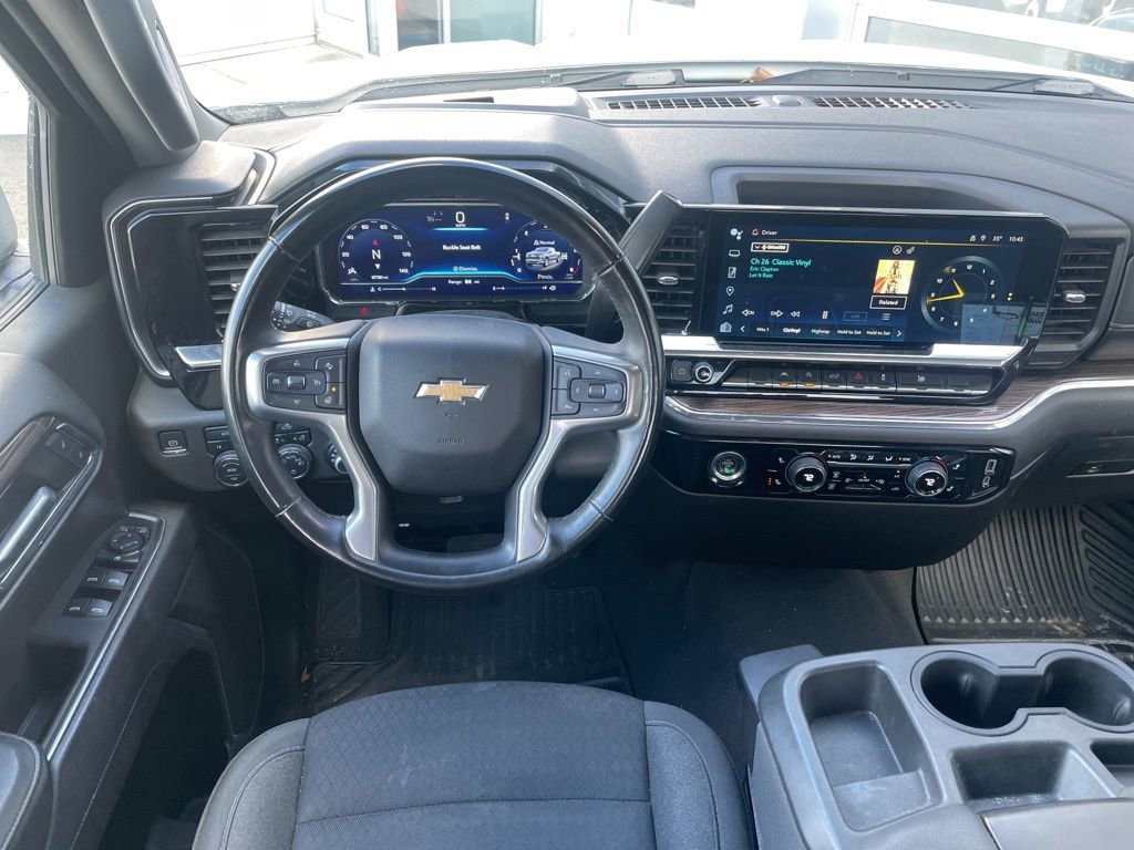 2023 Chevrolet Silverado 1500 LT photo 3