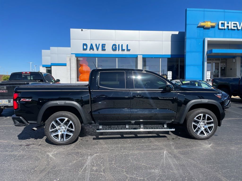 2024 Chevrolet Colorado Z71 photo 2